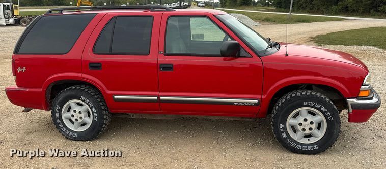 image for item DO2237 2000 Chevrolet Blazer LS SUV