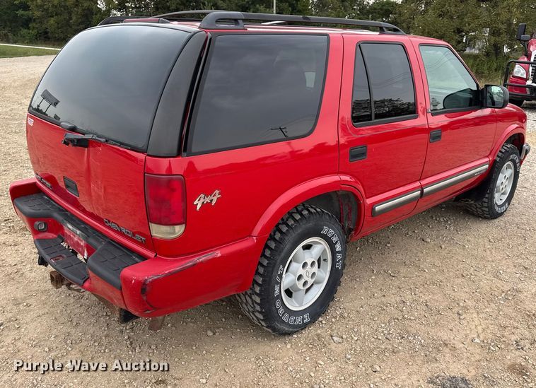 image for item DO2237 2000 Chevrolet Blazer LS SUV