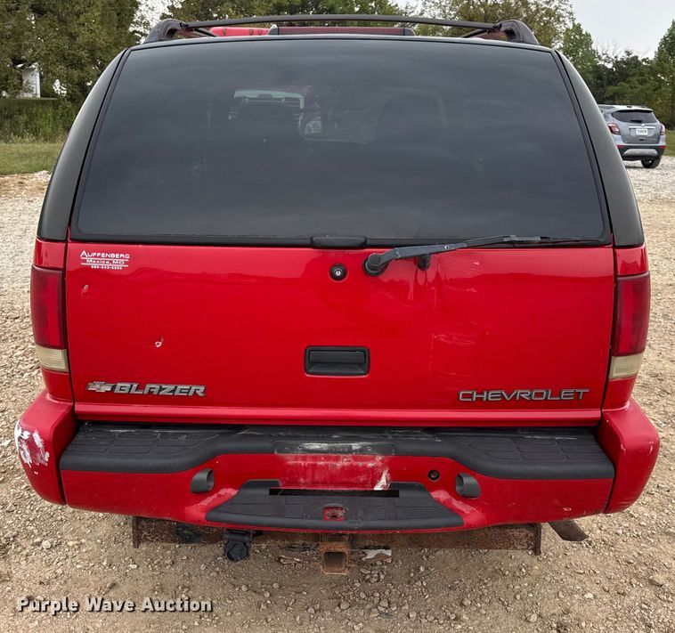 image for item DO2237 2000 Chevrolet Blazer LS SUV
