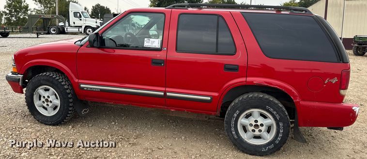 image for item DO2237 2000 Chevrolet Blazer LS SUV