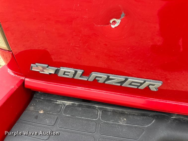 image for item DO2237 2000 Chevrolet Blazer LS SUV