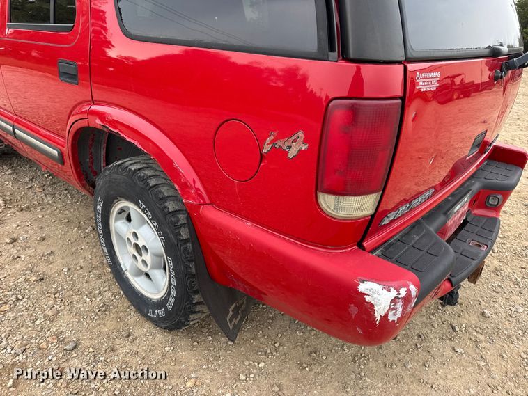 image for item DO2237 2000 Chevrolet Blazer LS SUV