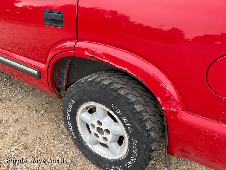 image for item DO2237 2000 Chevrolet Blazer LS SUV