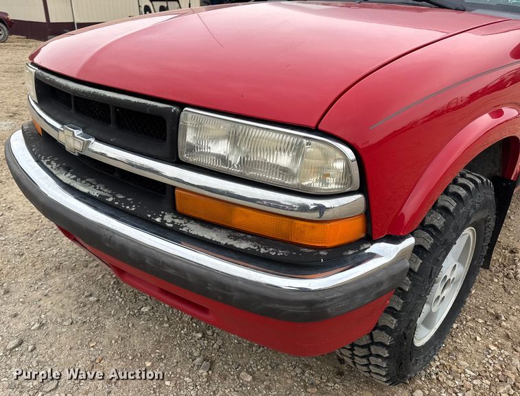 image for item DO2237 2000 Chevrolet Blazer LS SUV