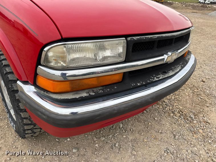 image for item DO2237 2000 Chevrolet Blazer LS SUV