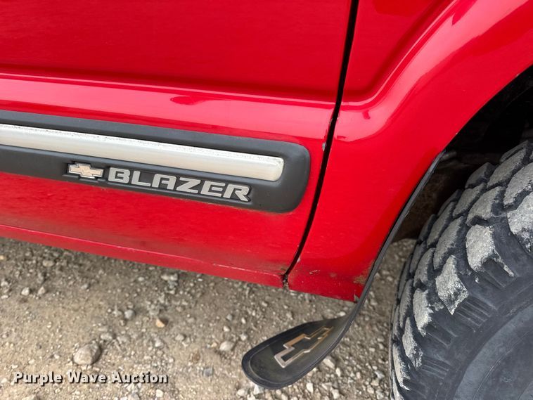 image for item DO2237 2000 Chevrolet Blazer LS SUV