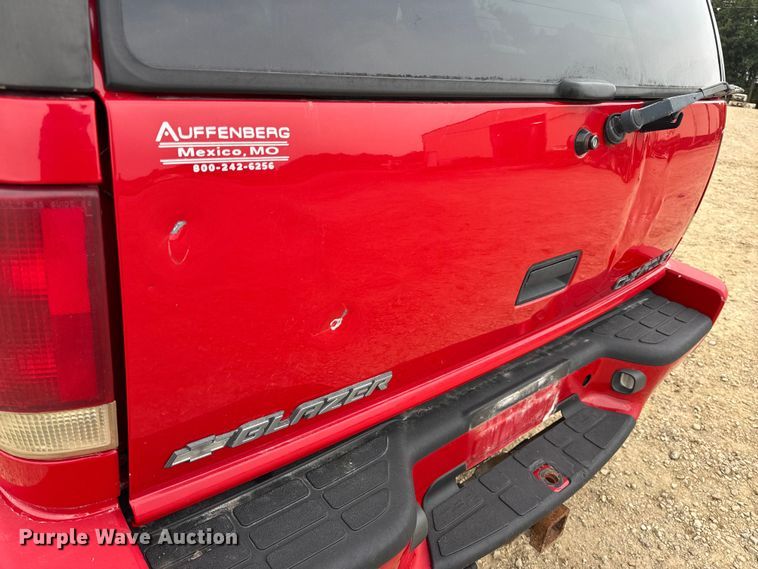 image for item DO2237 2000 Chevrolet Blazer LS SUV