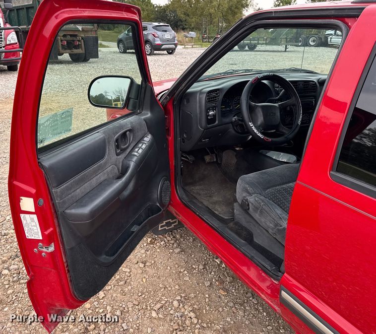 image for item DO2237 2000 Chevrolet Blazer LS SUV