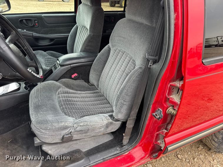 image for item DO2237 2000 Chevrolet Blazer LS SUV