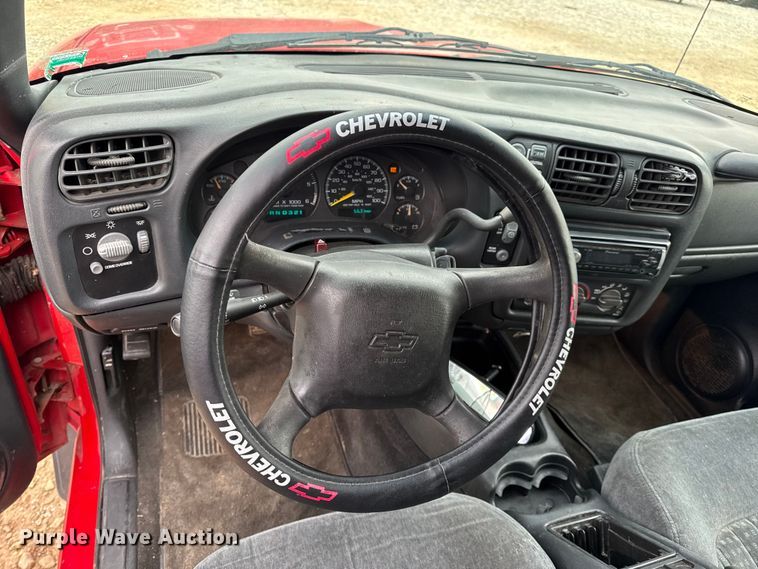 image for item DO2237 2000 Chevrolet Blazer LS SUV