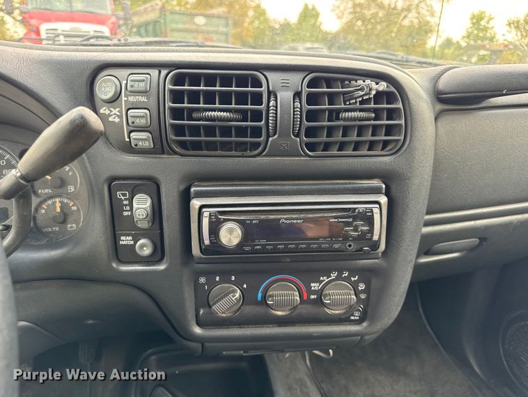 image for item DO2237 2000 Chevrolet Blazer LS SUV