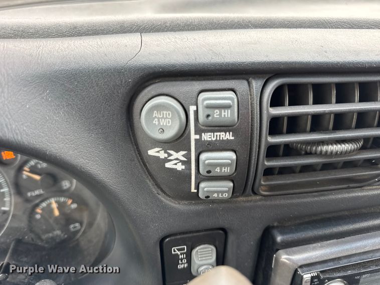 image for item DO2237 2000 Chevrolet Blazer LS SUV