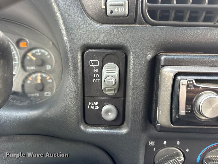 image for item DO2237 2000 Chevrolet Blazer LS SUV