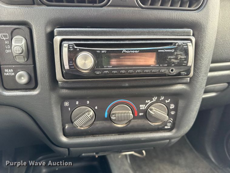 image for item DO2237 2000 Chevrolet Blazer LS SUV