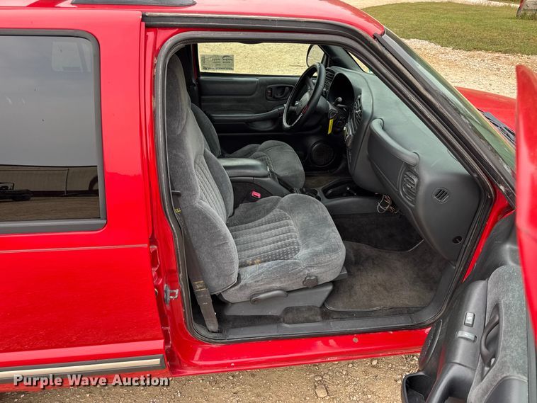 image for item DO2237 2000 Chevrolet Blazer LS SUV