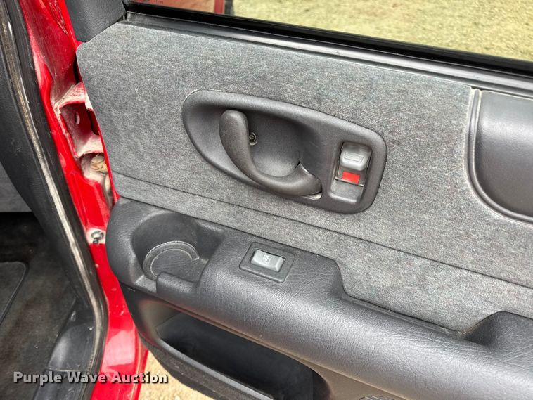 image for item DO2237 2000 Chevrolet Blazer LS SUV