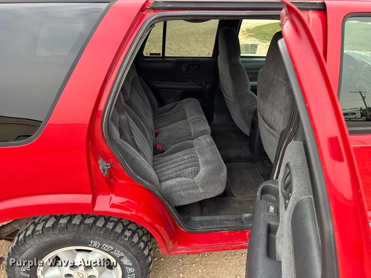 image for item DO2237 2000 Chevrolet Blazer LS SUV