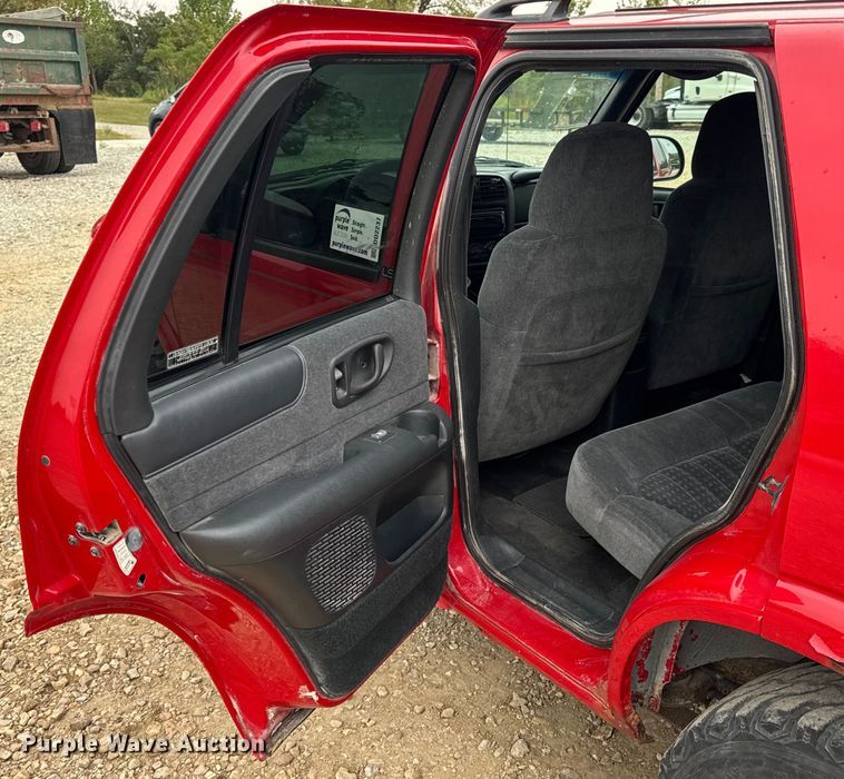 image for item DO2237 2000 Chevrolet Blazer LS SUV