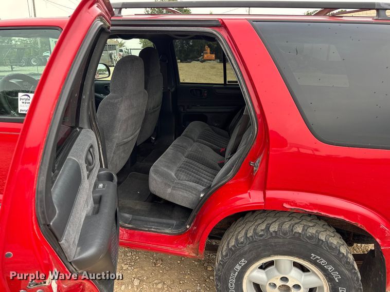 image for item DO2237 2000 Chevrolet Blazer LS SUV