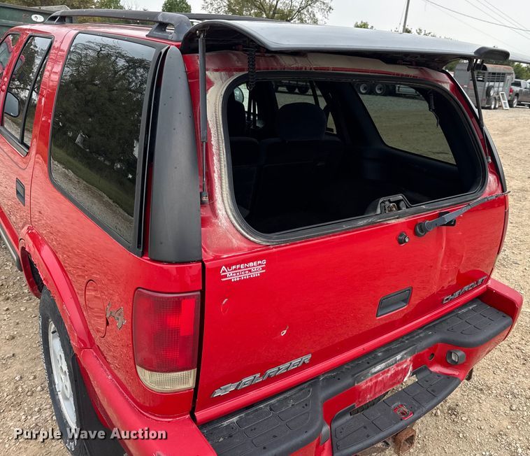 image for item DO2237 2000 Chevrolet Blazer LS SUV