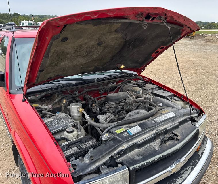 image for item DO2237 2000 Chevrolet Blazer LS SUV