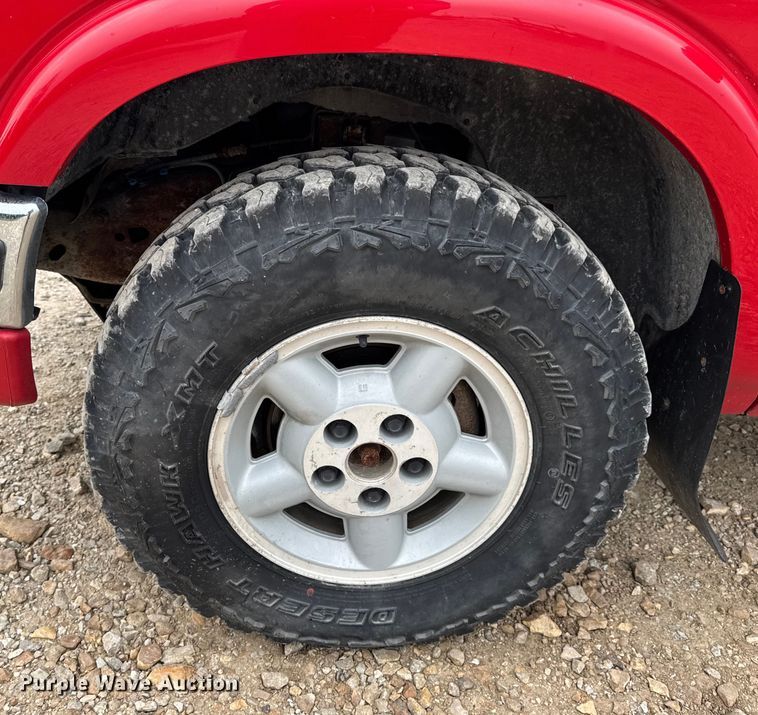 image for item DO2237 2000 Chevrolet Blazer LS SUV