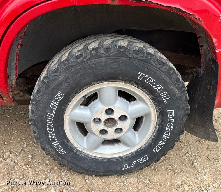 image for item DO2237 2000 Chevrolet Blazer LS SUV