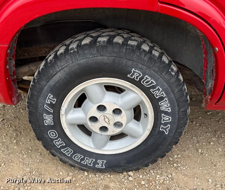 image for item DO2237 2000 Chevrolet Blazer LS SUV