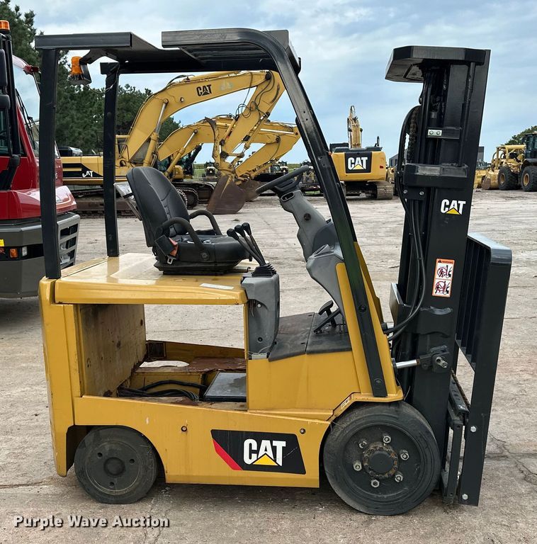 image for item DP8851 2013 Caterpillar EC25N2 forklift