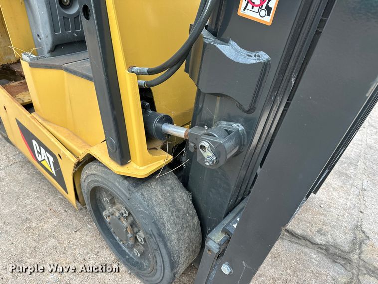 image for item DP8851 2013 Caterpillar EC25N2 forklift