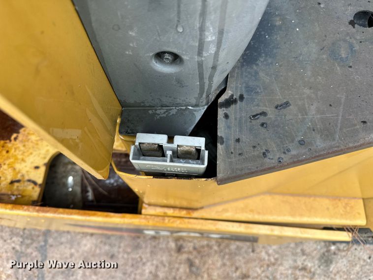 image for item DP8851 2013 Caterpillar EC25N2 forklift