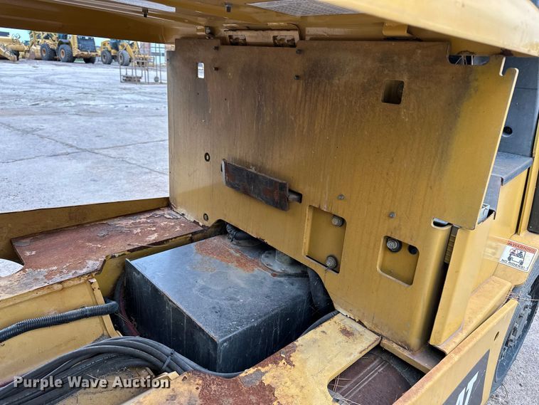 image for item DP8851 2013 Caterpillar EC25N2 forklift