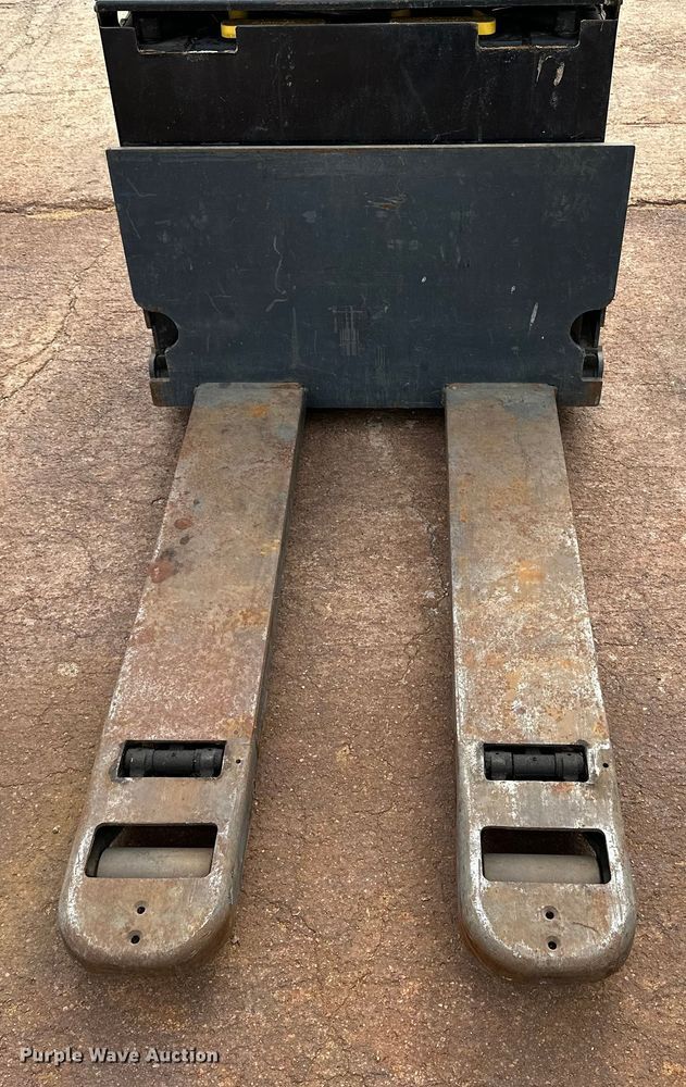 image for item DP8852 2018 Mitsubishi PW30L pallet jack
