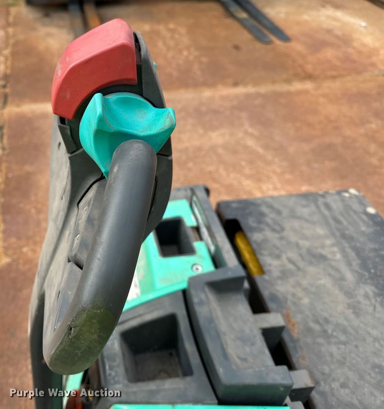 image for item DP8852 2018 Mitsubishi PW30L pallet jack