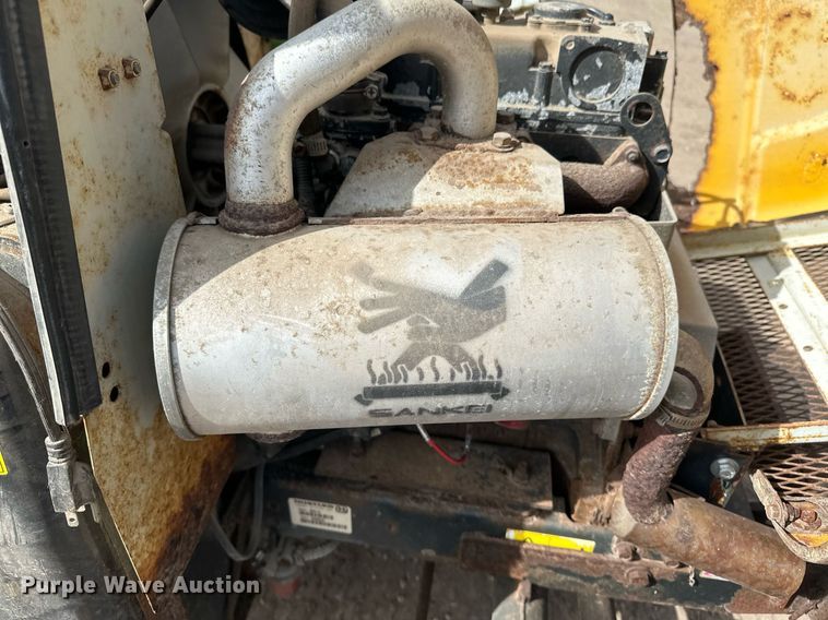 image for item DT6281 Hustler 3700 lawn mower