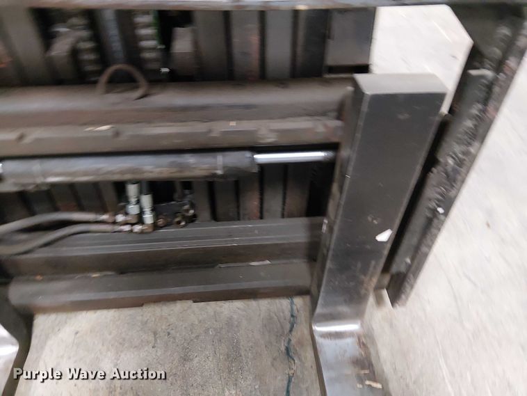 image for item DT6297 crown Cascade sideshifter forklift