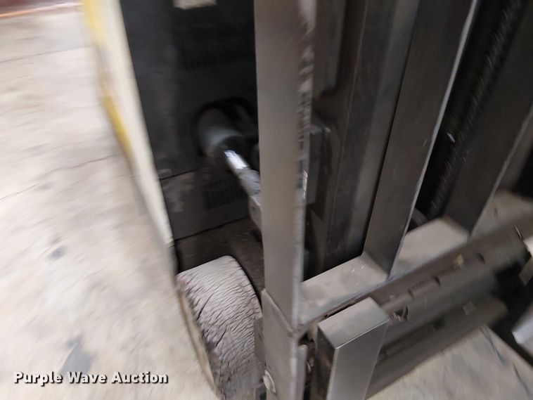 image for item DT6297 crown Cascade sideshifter forklift