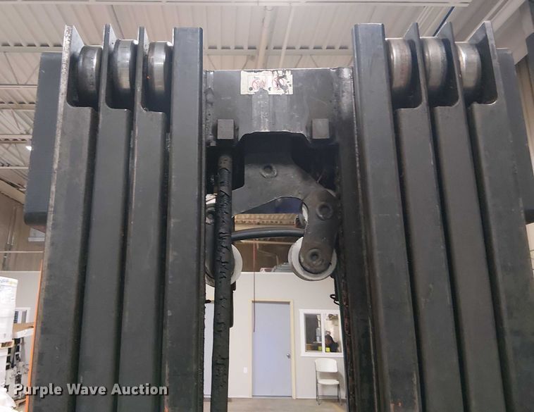 image for item DT6297 crown Cascade sideshifter forklift