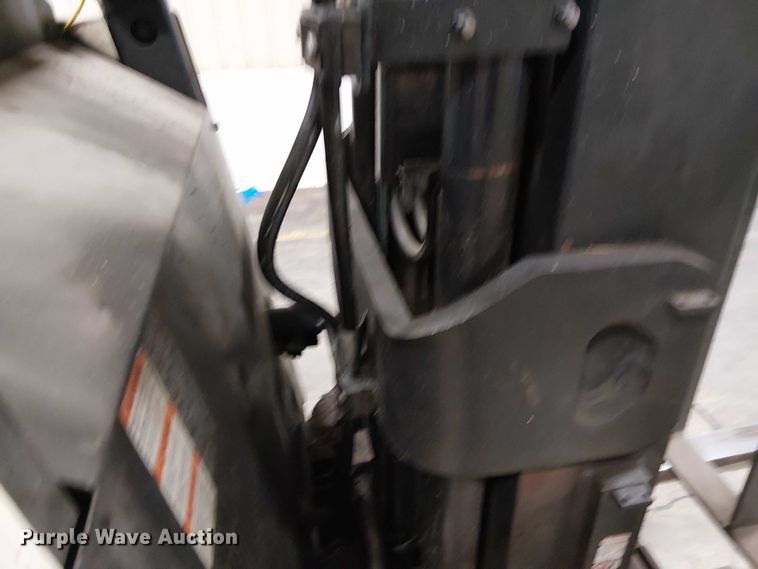 image for item DT6297 crown Cascade sideshifter forklift