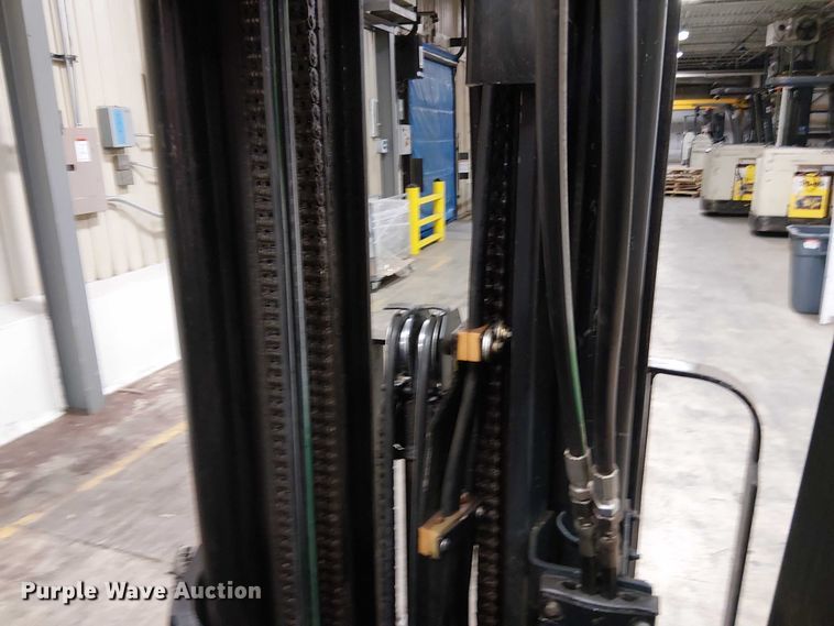 image for item DT6297 crown Cascade sideshifter forklift