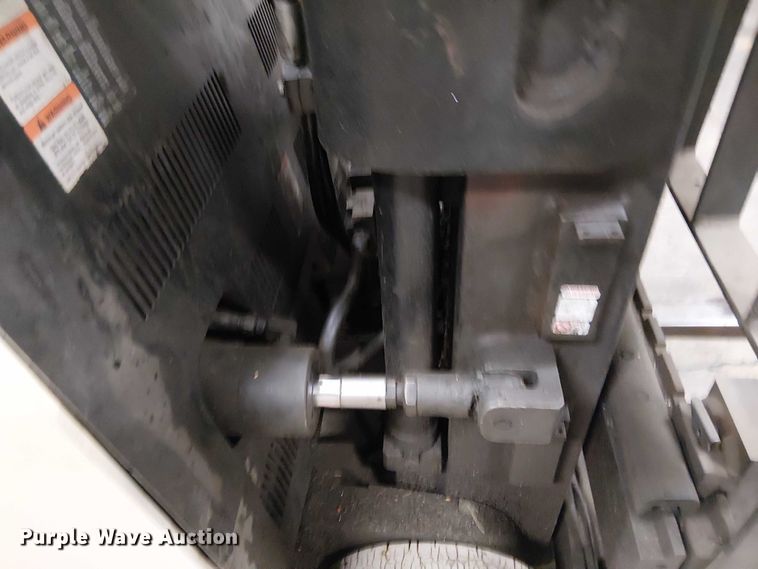 image for item DT6297 crown Cascade sideshifter forklift