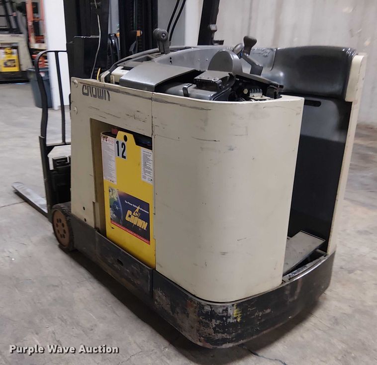 image for item DT6297 crown Cascade sideshifter forklift