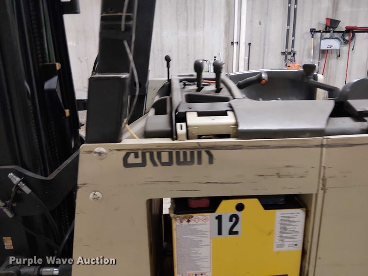 image for item DT6297 crown Cascade sideshifter forklift