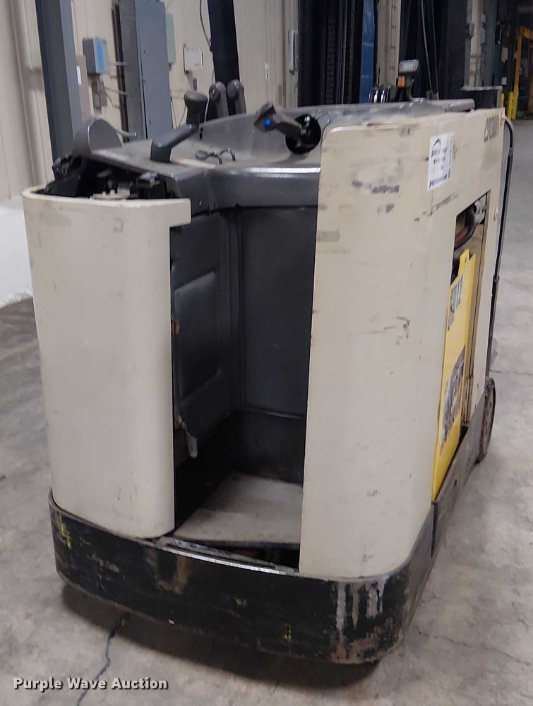 image for item DT6297 crown Cascade sideshifter forklift