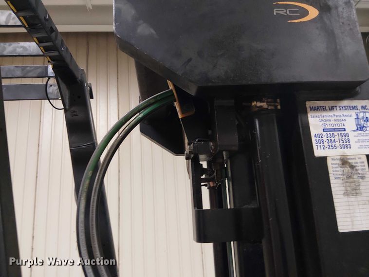 image for item DT6297 crown Cascade sideshifter forklift