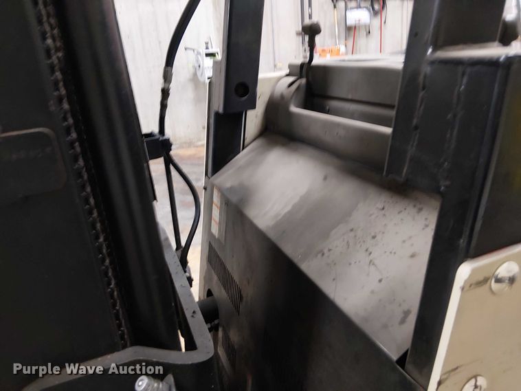 image for item DT6297 crown Cascade sideshifter forklift