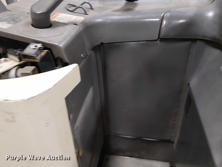 image for item DT6297 crown Cascade sideshifter forklift