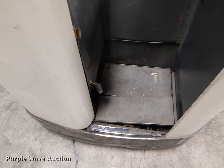 image for item DT6297 crown Cascade sideshifter forklift