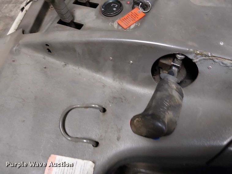 image for item DT6297 crown Cascade sideshifter forklift