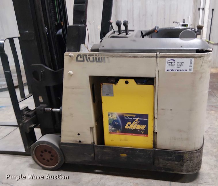 image for item DT6298 crown Cascade sideshifter 55S-SSS-AO2 forklift